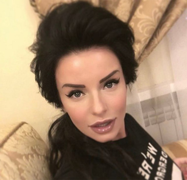 Певица Юля Волкова