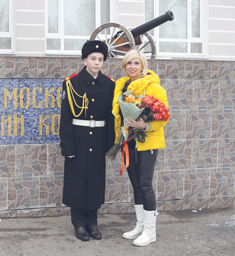 "Я в детстве очень хотела поступить в Суворовское училище. А Гриша уже год учится в кадетском корпусе", - рассказала Свиридова