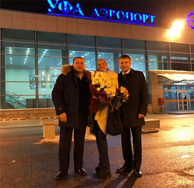 Анастасия Волочкова прилетела в Уфу эконом-классом