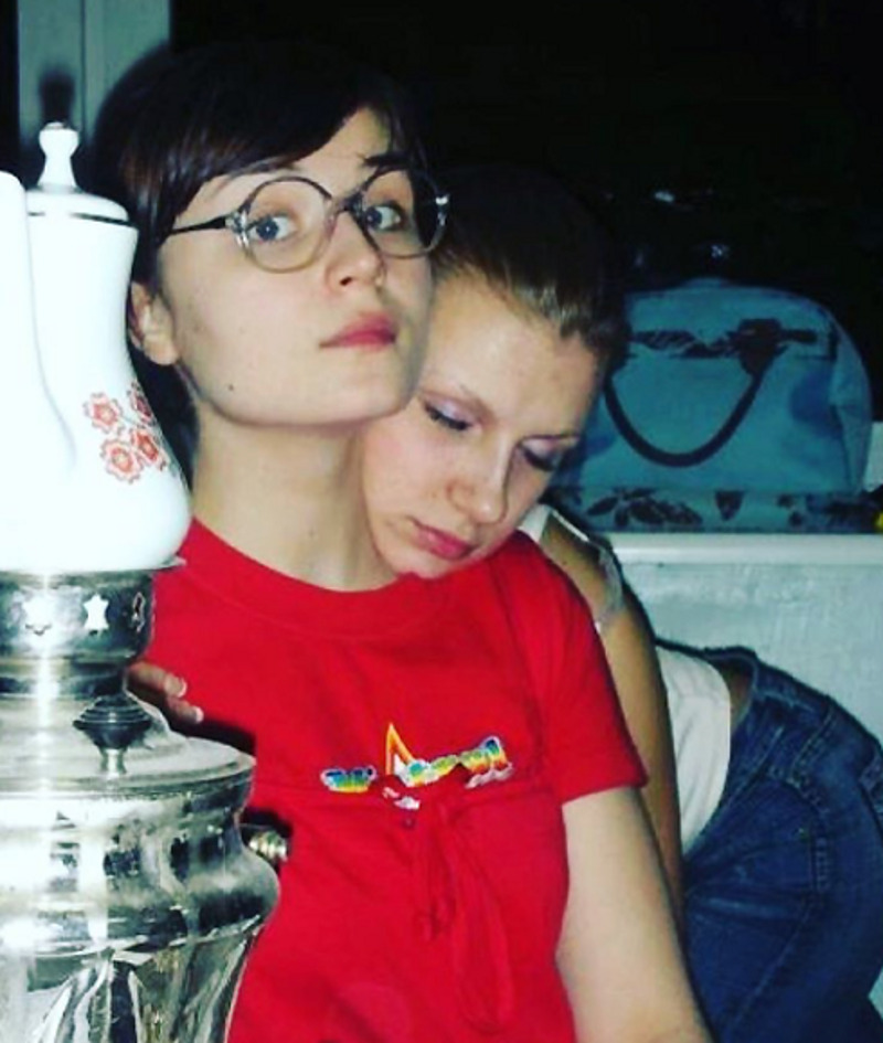 gagara1987: «10 лет назад...Школа- Студия МХАТ, первый курс. На плече спит София Сливина»