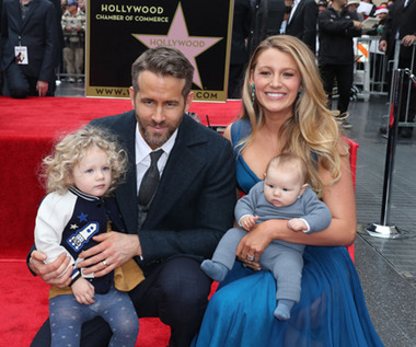 Райан Рейнолдс и Блейк Лайвли с дочерьми