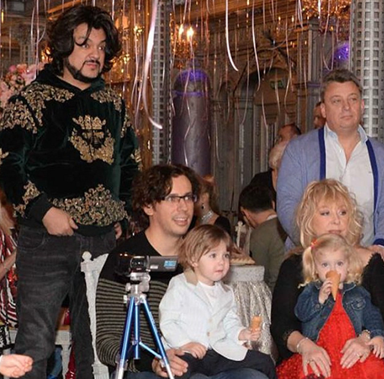 Алла Пугачева и Максим Галкин с детьми