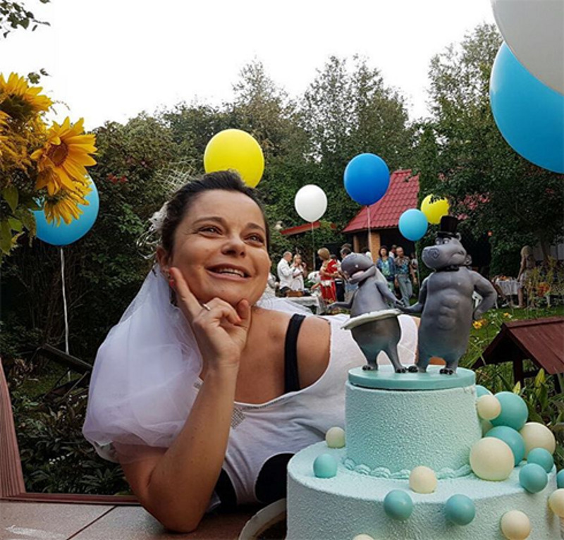 Наташа Королева и Сергей Глушко предстали на торте в виде смешных бегемотов
