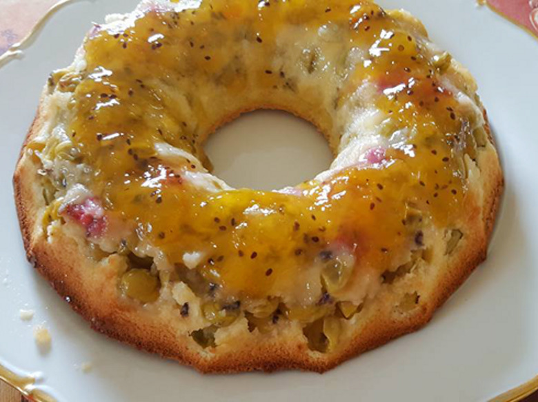Шарлотка с крыжовником