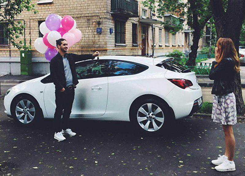 Роскошный автомобиль Полине Фаворской подарил бойфренд