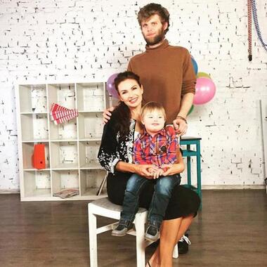 21-летний Николай и трехлетний Семен наконец-то встретились -
благодаря звездной маме. Фото: Facebook.com