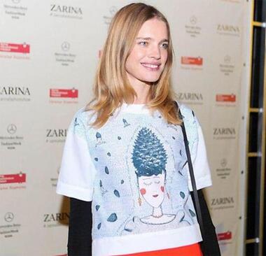 Наталья Водянова вновь улыбается. Фото: Instagram.com/zarina_fashion.