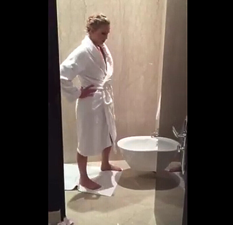 Дженнифер Лоуренс опубликовала самоироничное видео. Фото: Facebook.com.
