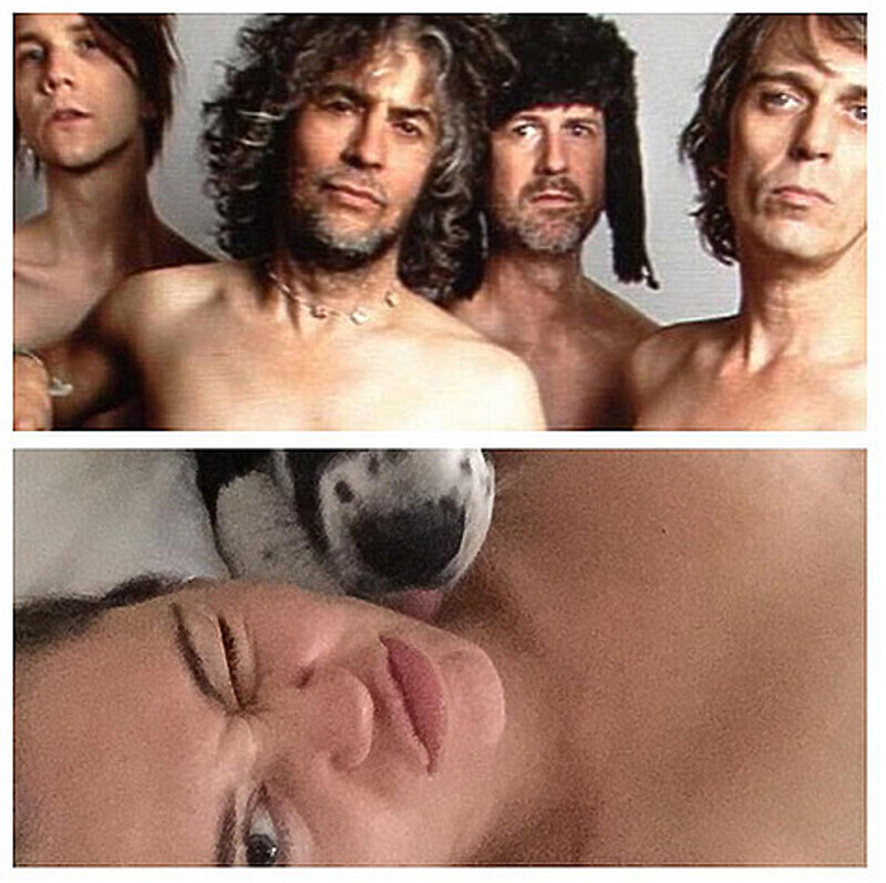 Майи Сайрус хочет выступить голышом вместе с группой «Flaming Lips». Фото: Instagram.com/waynecoyne5.