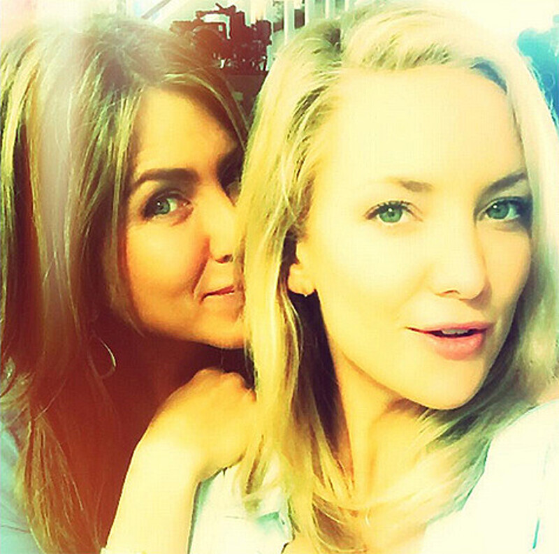 Кейт Хадсон и Дженнифер Энистон. Фото: Instagram.com/katehudson.