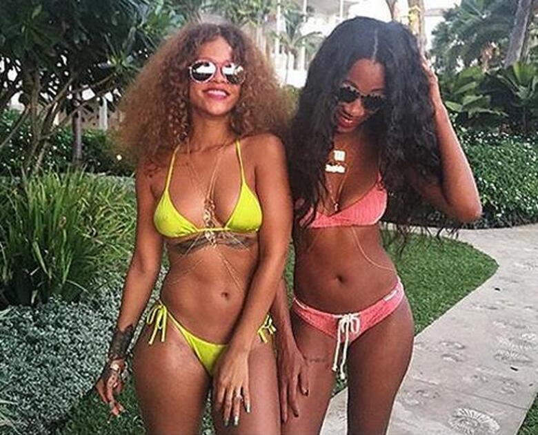 Рианна поделилась откровенным снимком в бикини. Фото: Instagram.com/badgalriri.