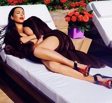 Ким Кардашьян в новой фотосессии. Фото: Instagram.com/kimkardashian.