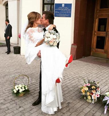 Влад Топалов и Ксения Данилина расписались в кутузовском ЗАГСе Москвы. Фото: Instagram.com/alina_topalova.