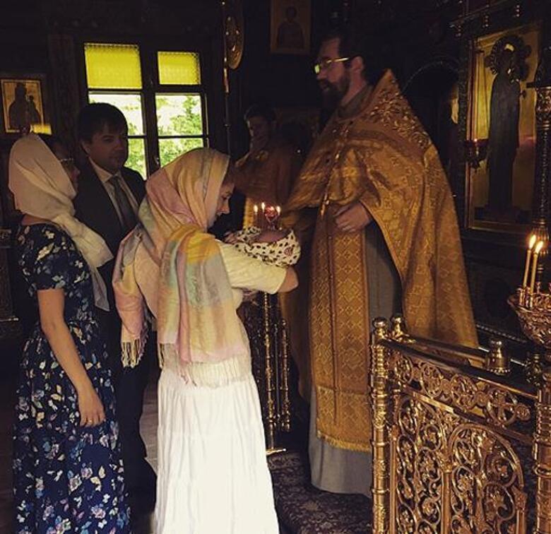 Лена Катина показала снимок с крещения сына. Фото: Instagram.com/lena_katina.