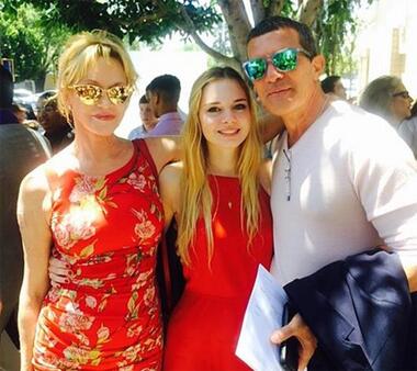 Мелани Гриффит и Антонио Бандерас с дочерью. Фото: Instagram.com/melanie_griffith57.