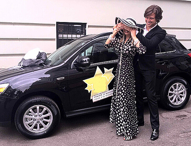 Прохор Шаляпин подарил Лене Лениной дорогой автомобиль. Фото: материалы пресс-служб.