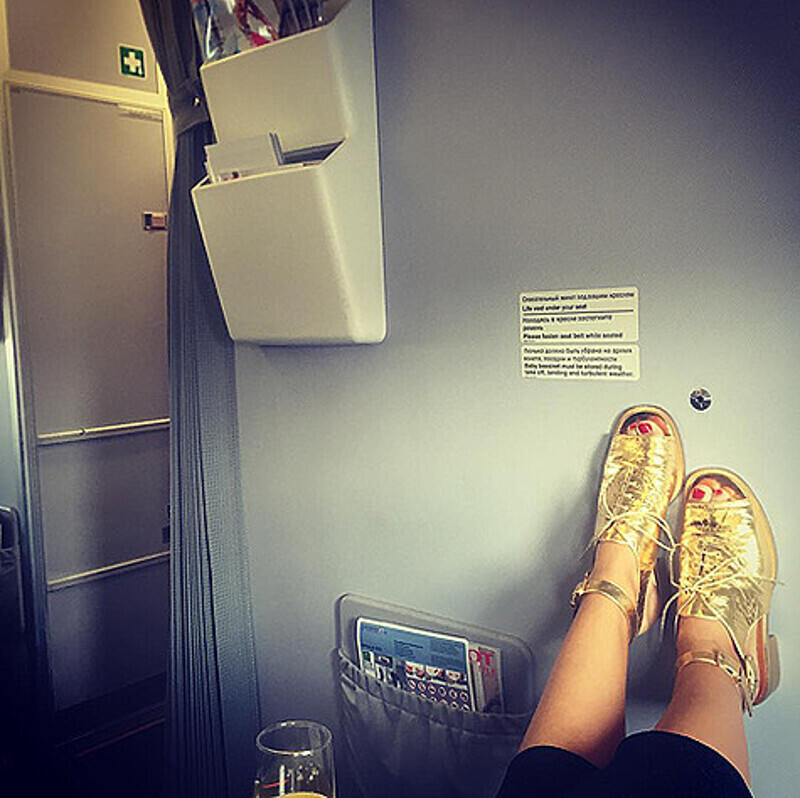 Ксения Собчак на борту самолета. Фото: Instagram.com/xenia_sobchak.