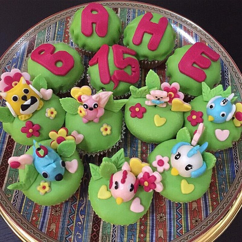 Мария Кожевникова заказала на день рождения торт в виде пирожных. Фото: социальные сети