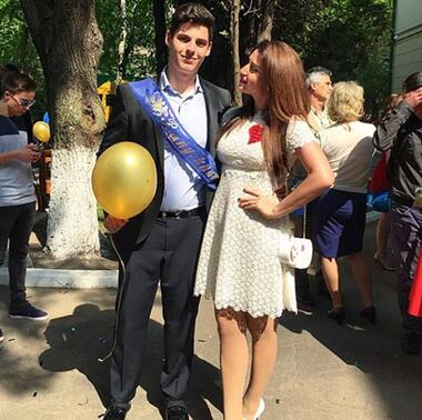 Певица Жасмин с сыном. Фото: Instagram.com/jasminshor.