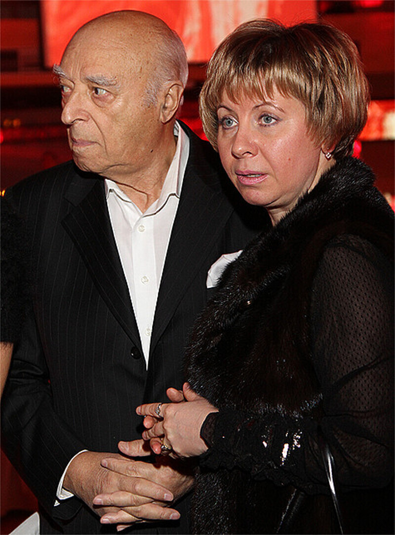 Елена была поклонницей Владимира Этуша, а потом стала его женой.