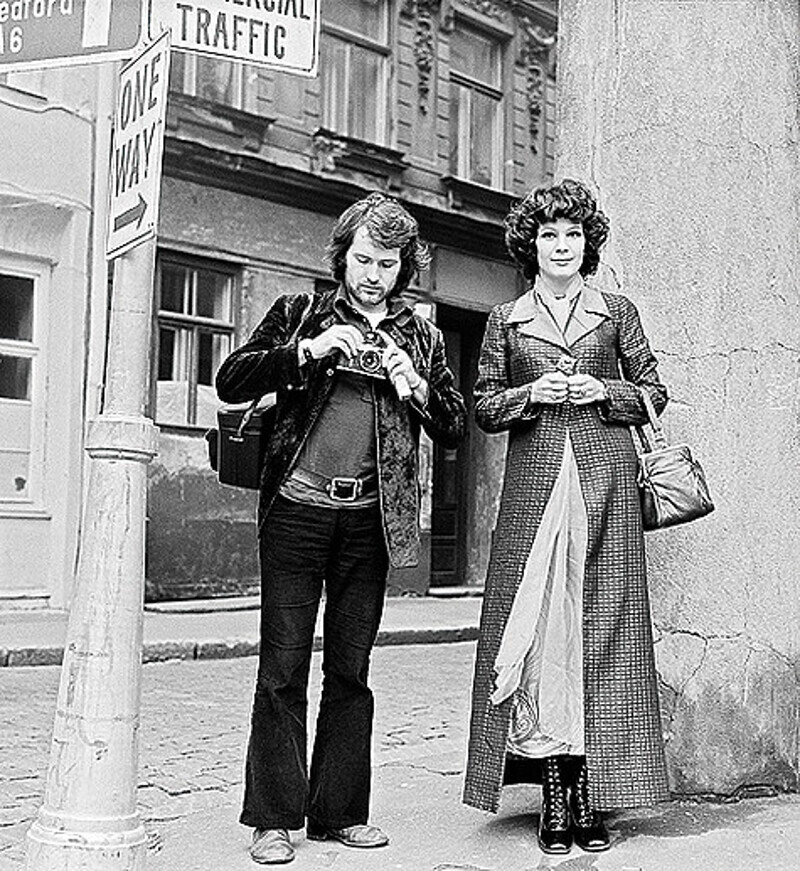 На съемках фильма «Вид на жительство», с манекенщицей Беллой. Рига, 1971 год. Фото: личный архив Валерия Плотникова.