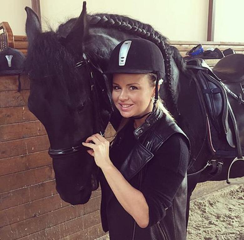 ann_semenovich: «Мой новый парень Тимофей. Знакомьтесь». Фото: Instagram.com/ann_semenovich.