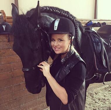 ann_semenovich: «Мой новый парень Тимофей. Знакомьтесь». Фото: Instagram.com/ann_semenovich.