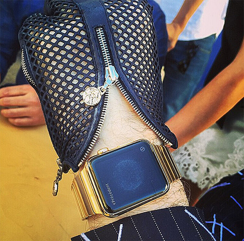 Золотые часы Apple Watch Карла Лагерфельда. Фото: Instagram.com/bentoub.