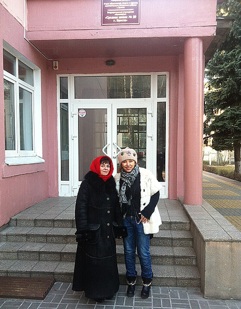 В Бресте Елена Воробей встретила свою пионервожатую. Фото: материалы пресс-служб.