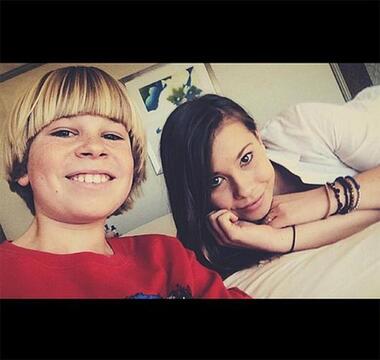 Роберт Ирвин со своей старшей сестрой Бинди Ирвин. Фото: Instagram.com/bindisueirwin.