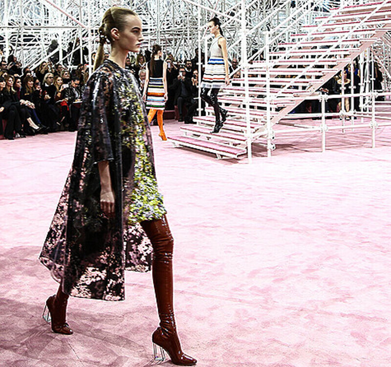 Ева Герцигова на показе Dior. Фото: Instagram.com/natasupernova.