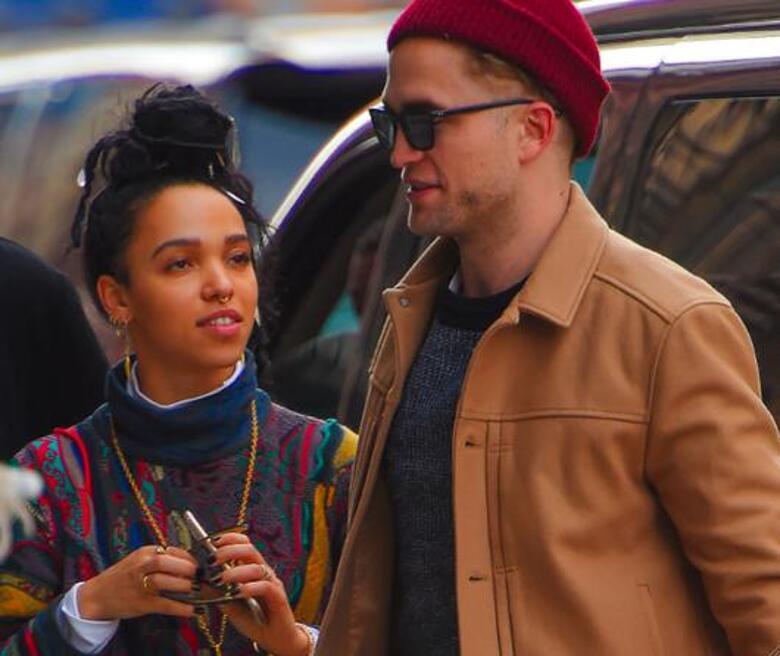 Роберт Пэттинсон и FKA Twigs решили пожить вместе и сейчас занимаются закупкой мебели в свое жилище. Фото: All Over Press