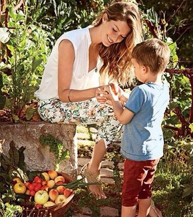 Жизель Бундхен с сыном. Фото: Instagram.com/giseleofficial.