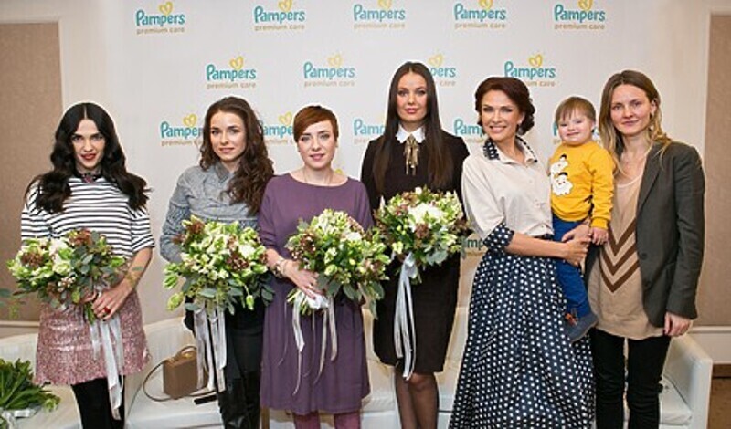 Оксана Федорова, Тутта Ларсен, Ирена Понарошку, Эвелина Бледанс с сыном Семеном, Екатерина Мухина, Снежина Кулова