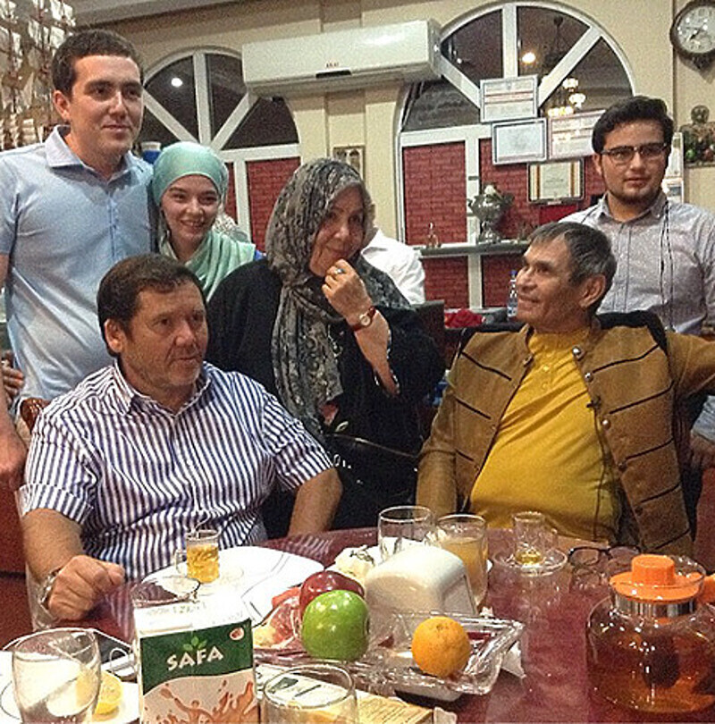 bari_alibasov: «В Дубай меня пригласил глава татарской диаспоры Исмагил Калямович Шангареев. Оказывается, татар в Дубае больше, чем коренных арабов. Интересно, есть места, где татары не рулят?» Фото: Instagram.com/bari_alibasov.