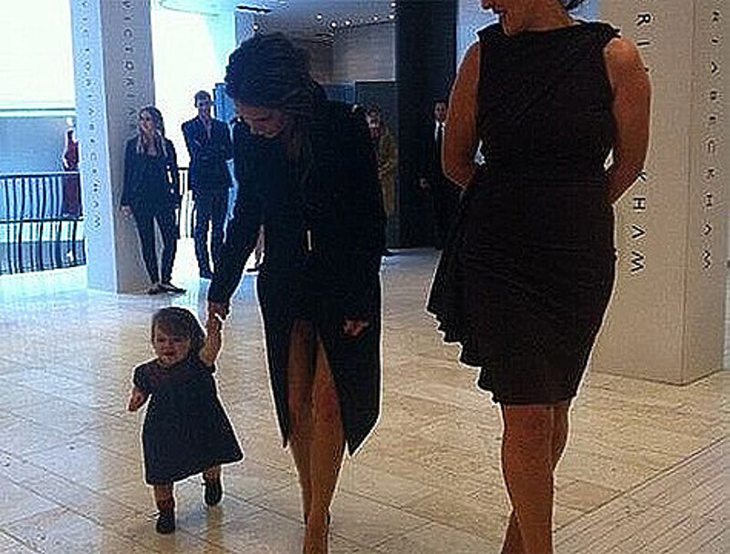 Виктория Бекхэм не захотела рожать естественным путем. Фото: Twitter.com/@victoriabeckham.
