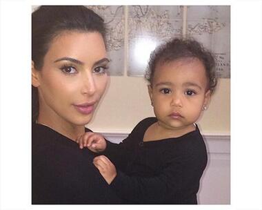 Ким Кардашьян с дочерью. Фото: Instagram.com/kimkardashian.