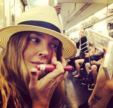 Дрю Бэрримор. Фото: Instagram.com/drewbarrymore.