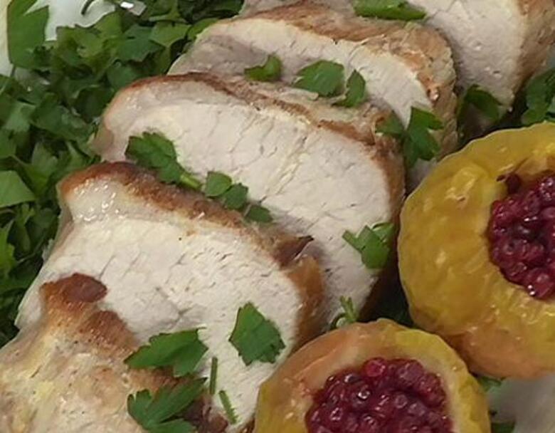 Свинина по-русски с печеными яблоками.