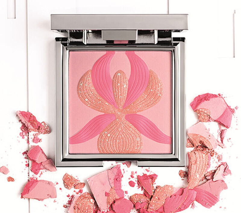 Украшенная объемной орхидеей палетка для щек Rose Orchidee от Sisley – настоящее произведение искусства.
