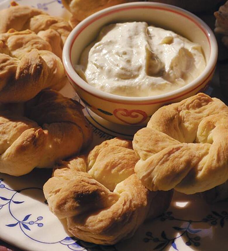 Таралли со сметанным соусом.