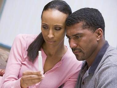В любящей паре проблемы, связанные с зачатием и рождением ребенка, решаемы. Фото: Fotolia/PhotoXPress.ru.