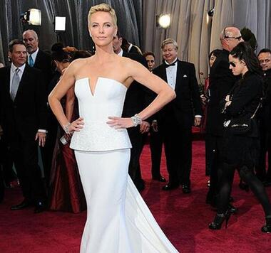 Шарлиз Терон на церемонии "Оскар-2013". Фото: Rex Features/Fotodom.ru.
