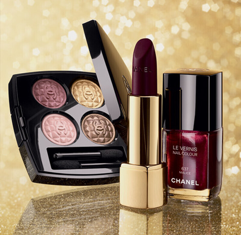 Палетка теней Regard Signe´ de Chanel, помада Rouge Allure Velvet L'Impateinte, лак для ногтей Le Vernis Malice, E´clats du Soir de Chanel, все – Chanel. Фото: материалы пресс-служб.