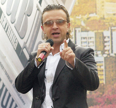 Рома Жуков: «Пятеро детей — это не повод, чтобы себя ограничивать»