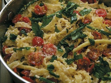 Макароны со стручковой фасолью и помидорами