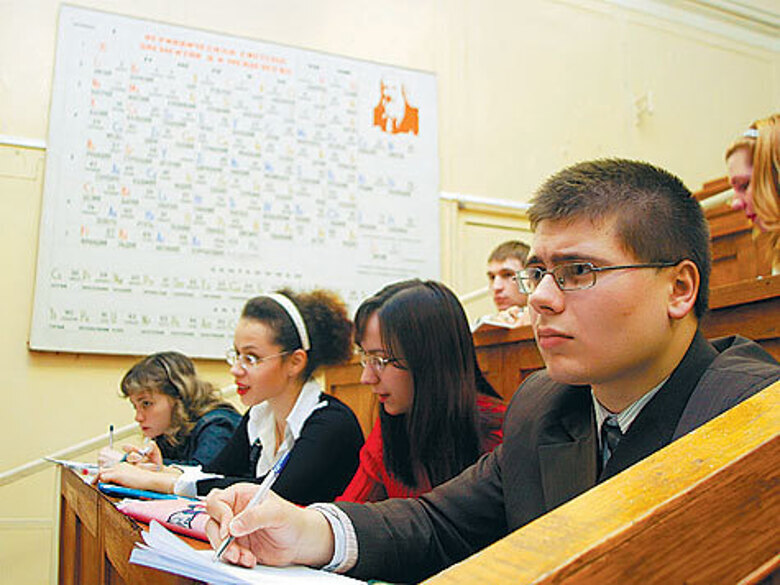 УМРОТ ли студенчество с голода?