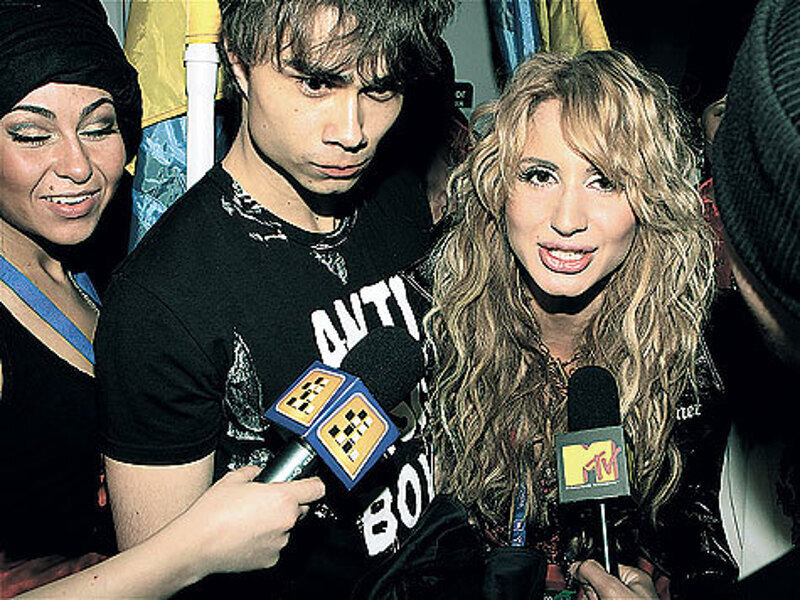 В 2009 году на конкурсе «Евровидение» Светлана ввела моду 
на футболки «Anti-crisis girl» и «Anti-crisis boy», которые носили участники фестиваля, в том числе и победитель Александр Рыбак.