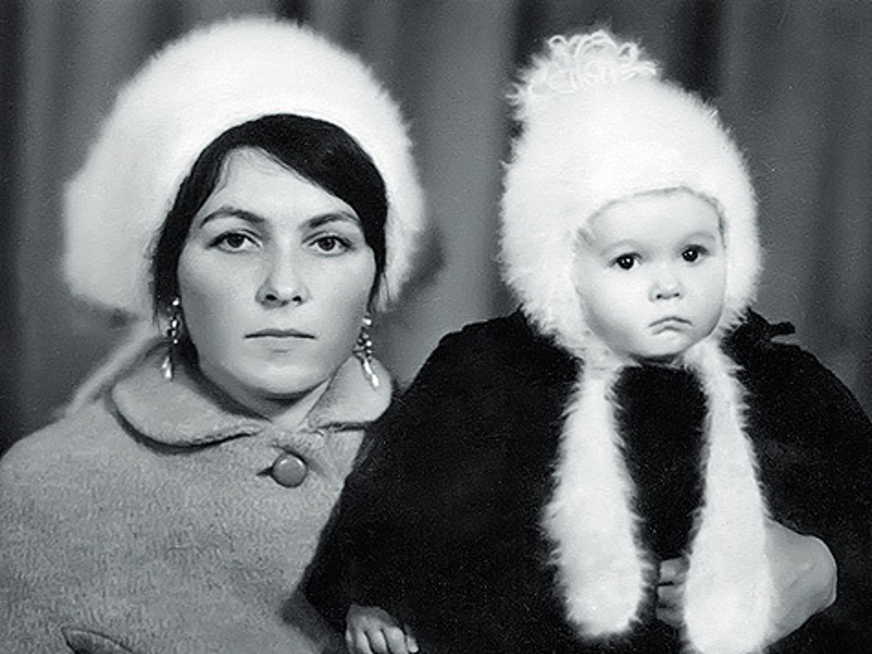 Анжелика Агурбаш с мамой. Певица уверена, что Новый год — самый семейный праздник.