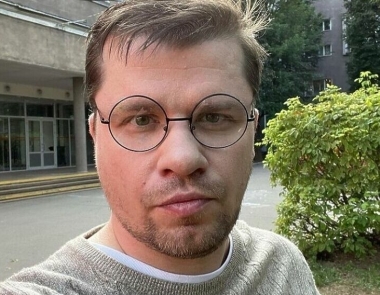 Резидент Comedy Club Гарик Харламов ответил журналистам программы “Ты не поверишь”,на вопрос о том